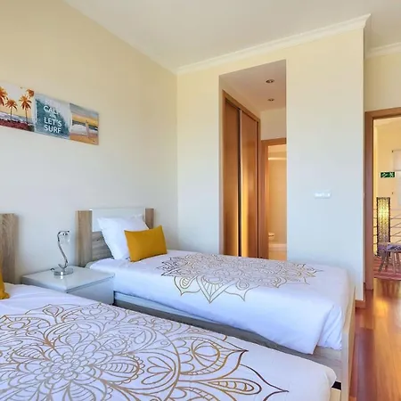 Ferienhaus Fuer 6 Personen Ca 200 M In Canico, Madeira Suedkueste Von Madeira *