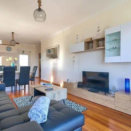 Ferienhaus Fuer 6 Personen Ca 200 M In Canico, Madeira Suedkueste Von Madeira *