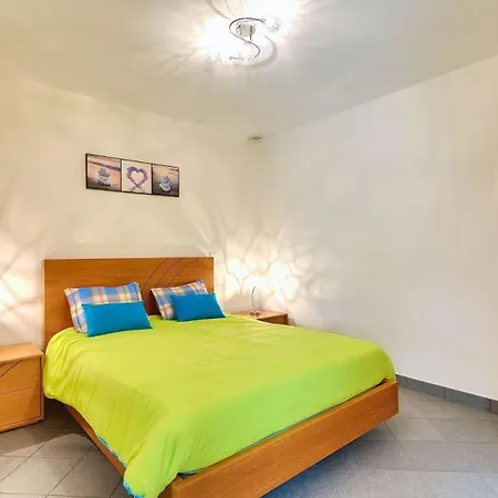 Ferienhaus Fuer 6 Personen Ca 200 M In Canico, Madeira Suedkueste Von Madeira Holiday home
