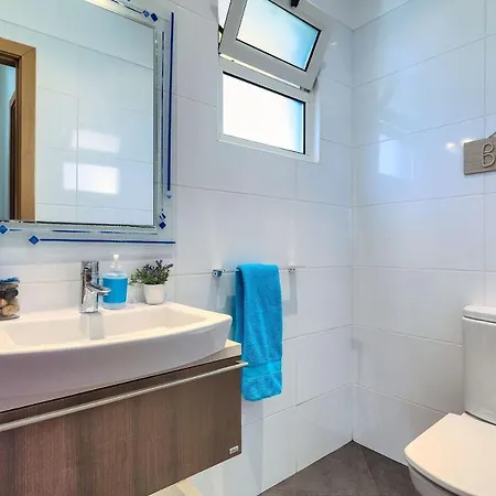 Ferienhaus Fuer 6 Personen Ca 200 M In Canico, Madeira Suedkueste Von Madeira Holiday home *
